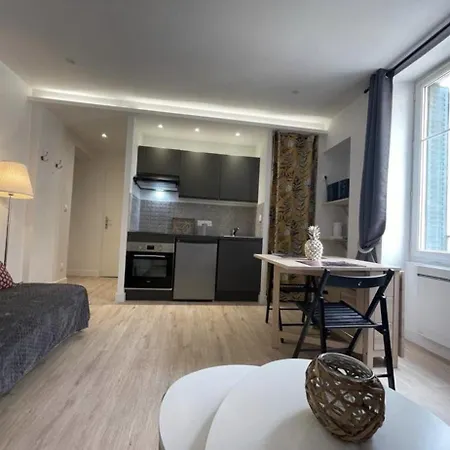 Neuf Chic Urbain 아파트 *